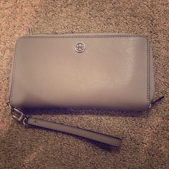 Tory Burch Handbags - Tory Burch Parker Zip Continental Wallet Tory Burch Handbags - Tory Burch Parker Zip Continental Wallet